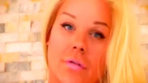 Holly pleasing  Photo shoot - XHamster.com