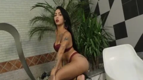 shemale Nicolly Pantoja Vs fucking Machine