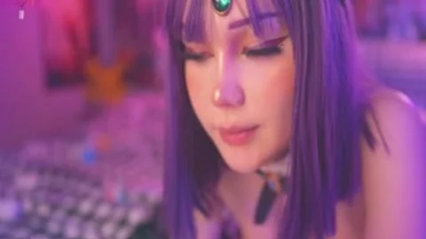 Cosplay sheboy Princess Toying Her ass And engulfing giant Didlo