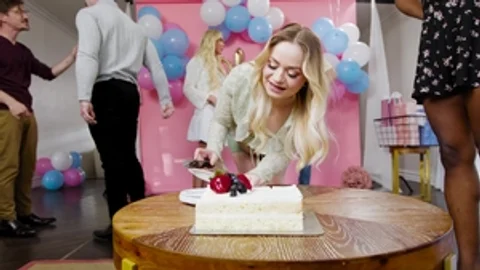 Preggo World: Pregnant BFFs in a Competitive Fuckfest