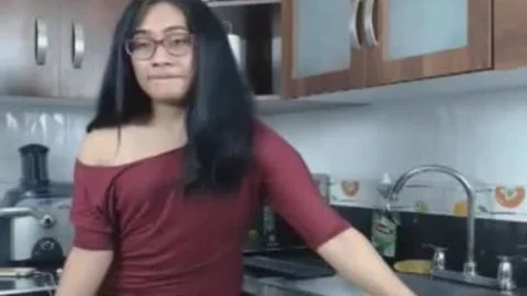 Trans Flashing humongous stiff knob butt