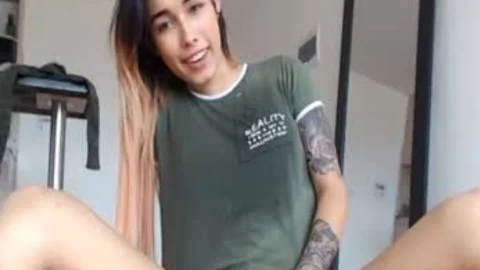 tranny Bonnie likes Peeing In Her Show