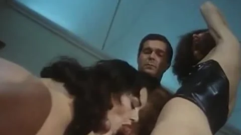 A mother I'd like to nail A Crossdresser And A Bull